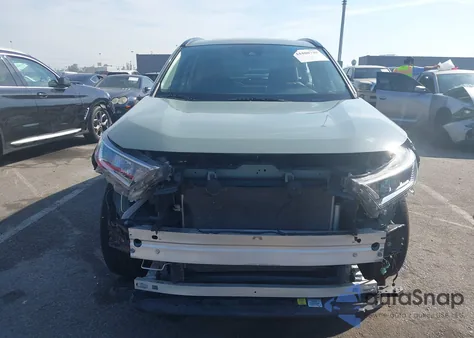 2021 Toyota Rav4 Xle z USA, uszkodzony, nr VIN 2T3W1RFV9MW115888